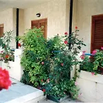 Ξενοδοχείο με διαμερίσματα Elida 3*